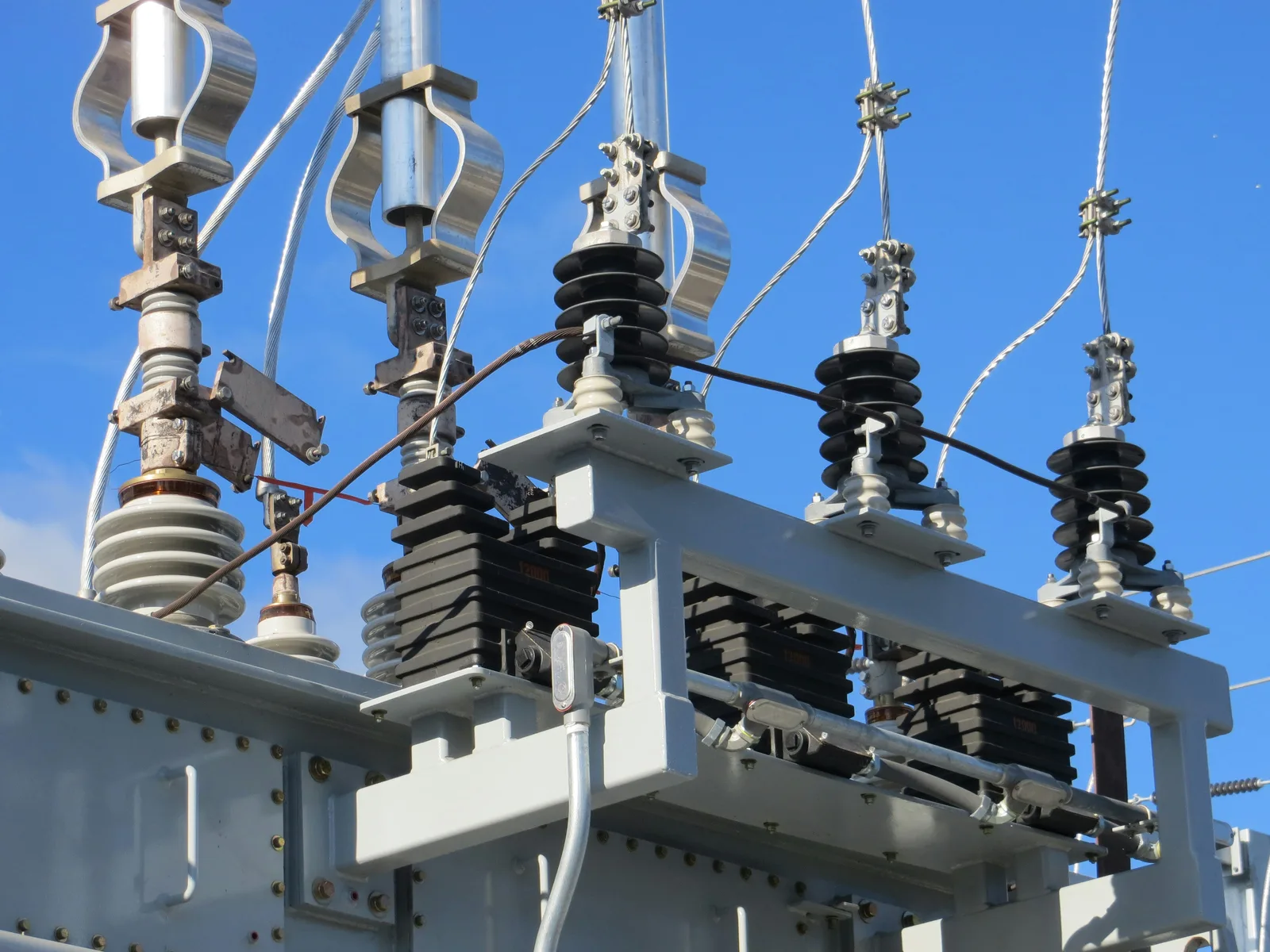 Açık saha elektrik bağlantı ve koruma ekipmanları